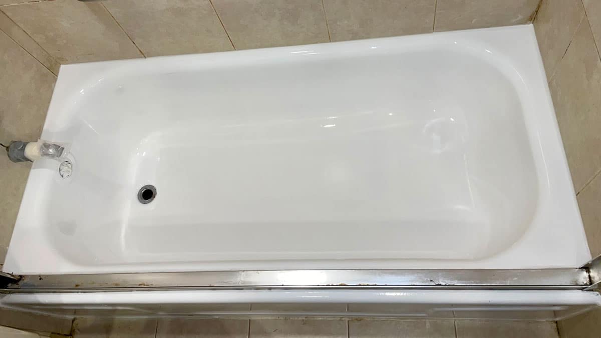 bathtub refinishing after